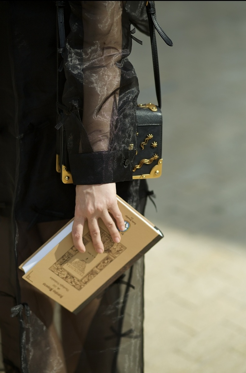 Отвественность — вывозить на своих плечах, быть инициатором, не бояться провалиться. Если этого нет - человеку очень тяжело стартовать бизнес, проще идти за кем-то. 