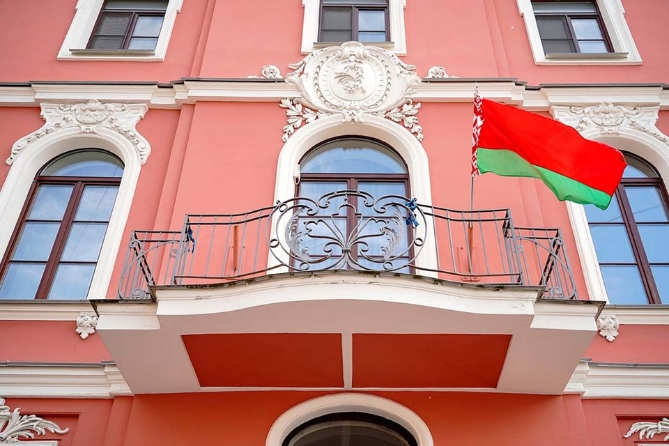    Дипломатическое представительство будет работать в историческом доме. Фото: Смольный