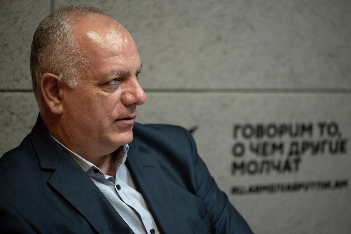 Вазген Петросян в гостях радио Sputnik © Sputnik / Andranik Ghazaryan
