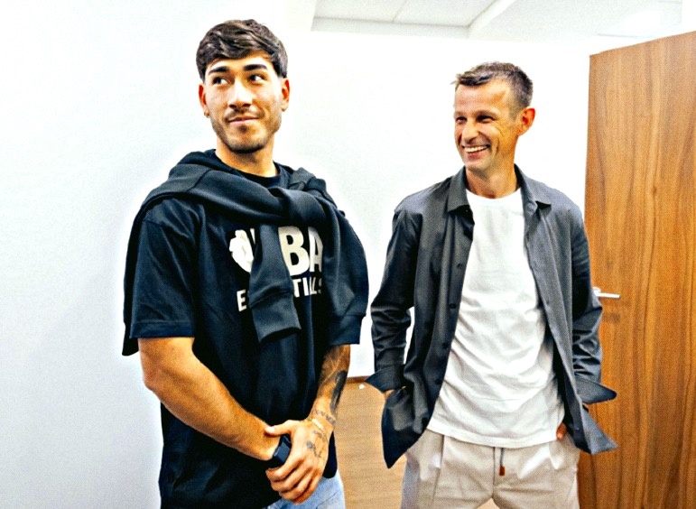 21-летний аргентинский защитник Роман Вега подписал пятилетний контракт с петербургским клубом за 7,65 миллиона евро