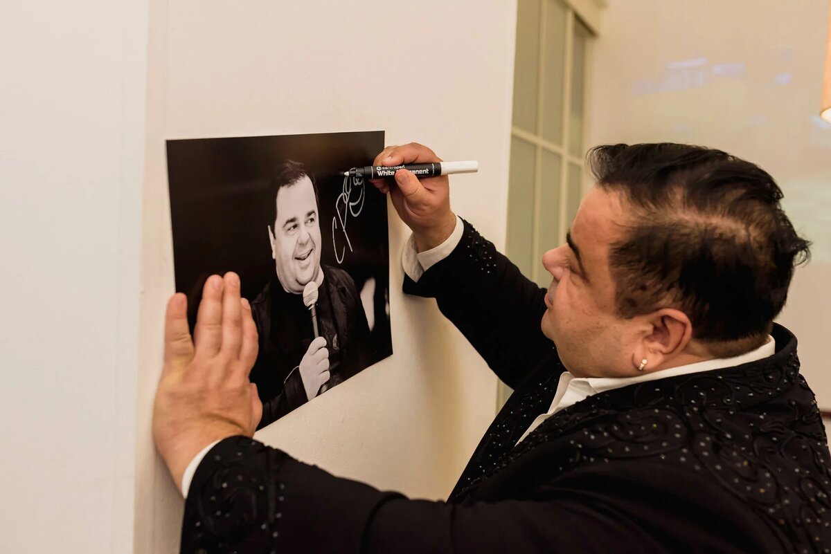 Актёр театра и кино Сергей Рост на квартирнике в ресторане  «Квартира 162»