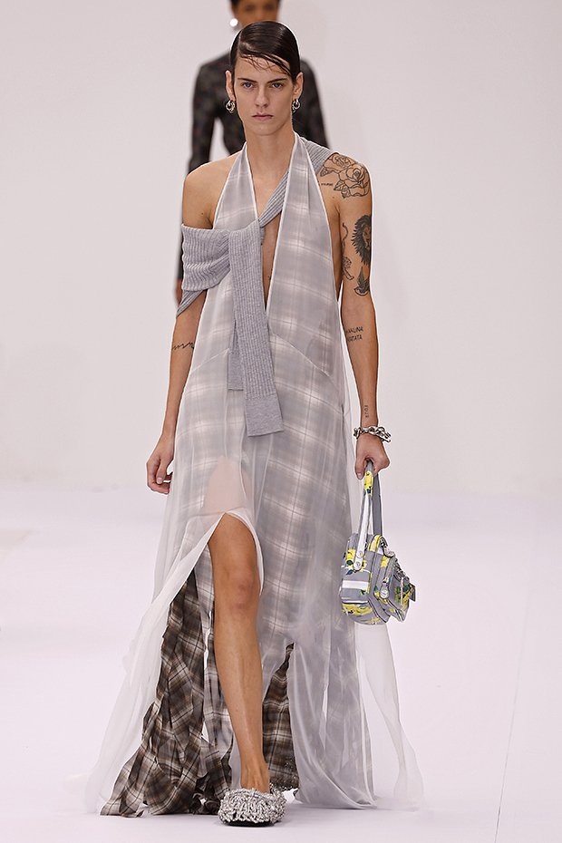 Показ коллекции бренда Acne Studios на Неделе моды в Париже
Фото: Estrop / Getty Images