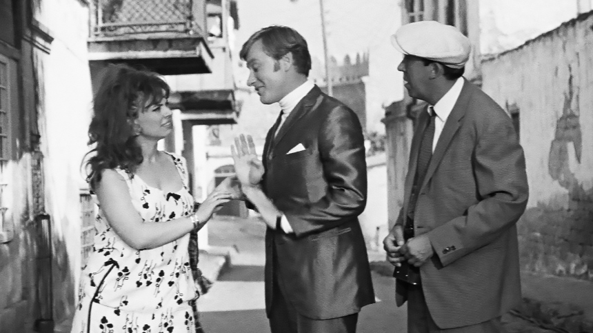 Фото: Кадр из х/ф "Бриллиантовая рука", реж. Леонид Гайдай, 1968 г., Мосфильм