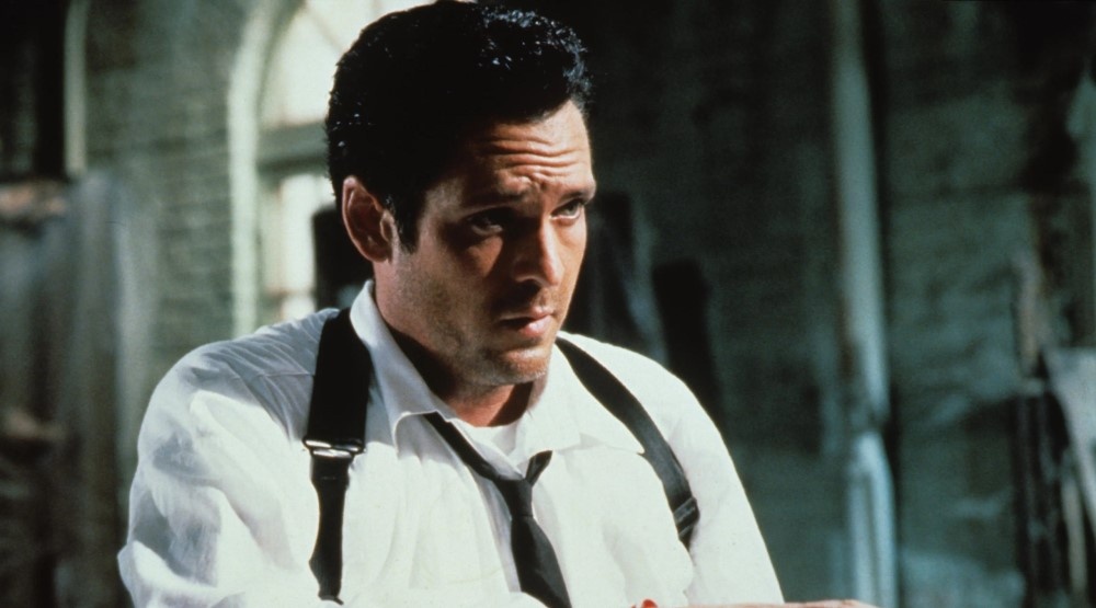     Майкл Мэдсен, кадр из фильма «Бешеные псы» (1991)