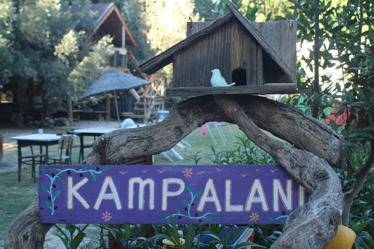 Кемпинг - самый дешевый вариант жизни в Турции. А можно вообще даром! В книге конкретно написано где!