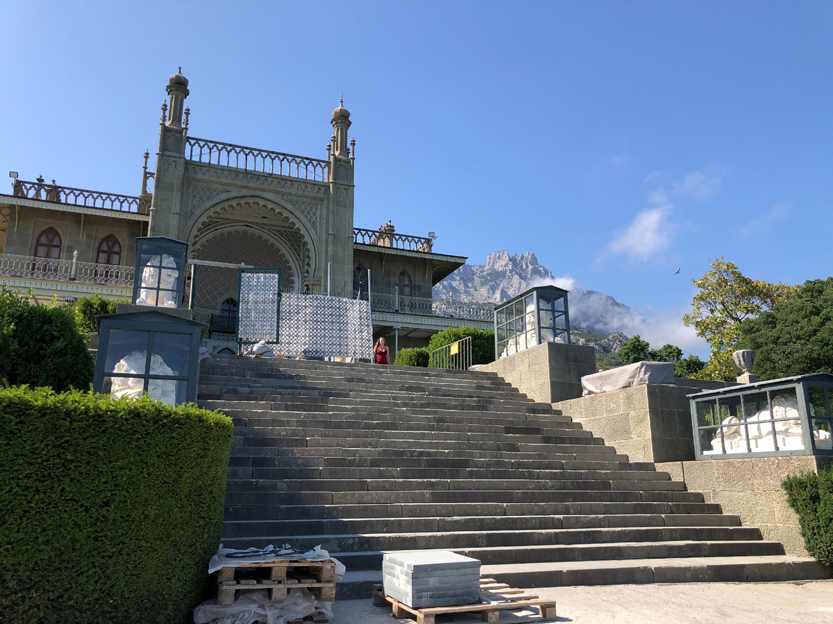 Южный фасад дворца и Львиная терраса.