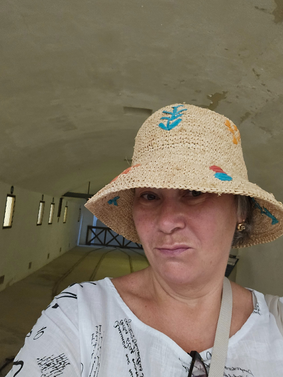 Фотография совсем не оттуда и не про то.  Зато выражение лица такое, как было после завершения операции