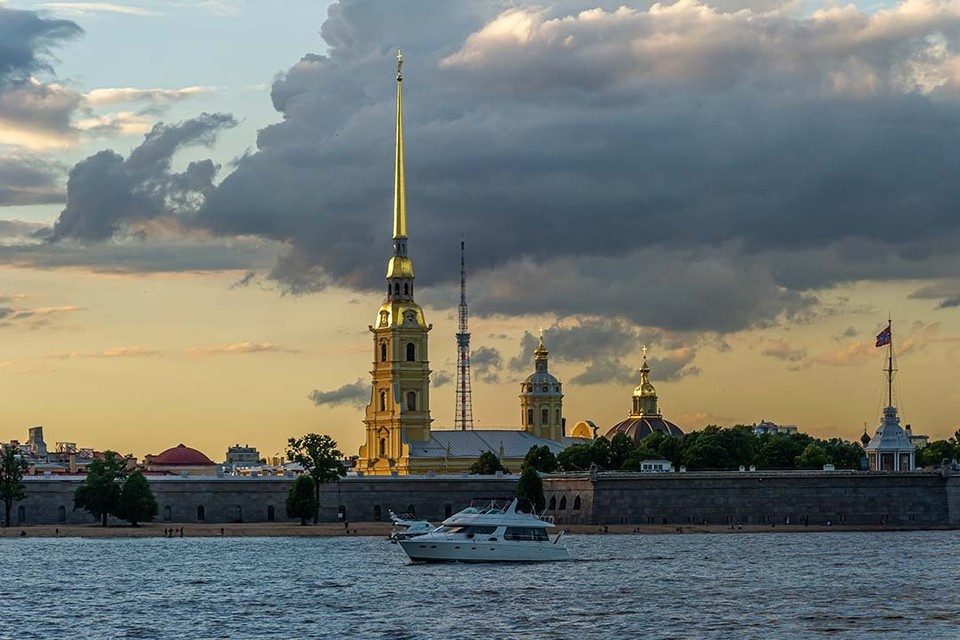    Столбик термометра в Северной столице показал +28,7 градуса. Олег ЗОЛОТО