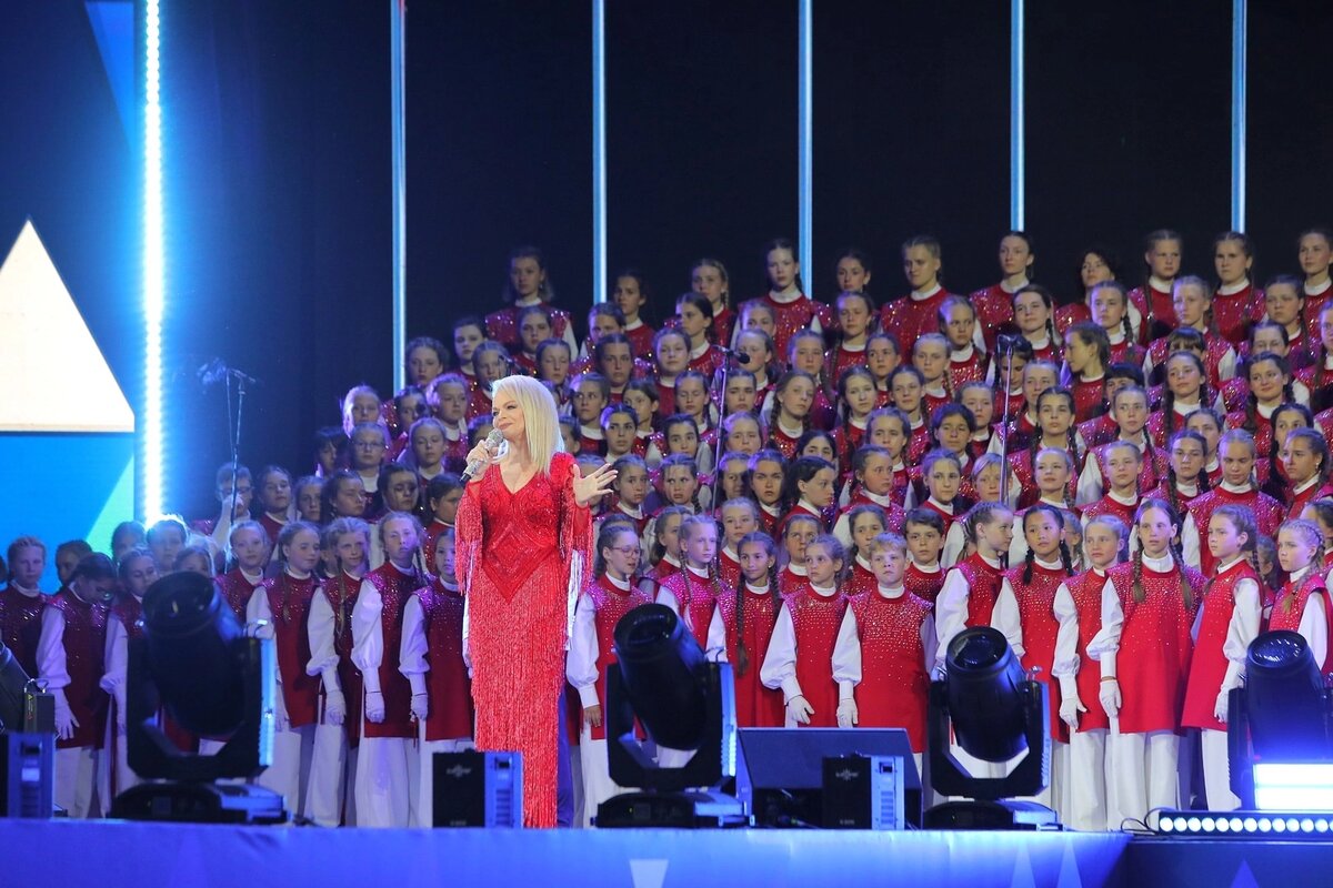 Лариса Долина на концерте в честь столетия МДЦ «Артек»