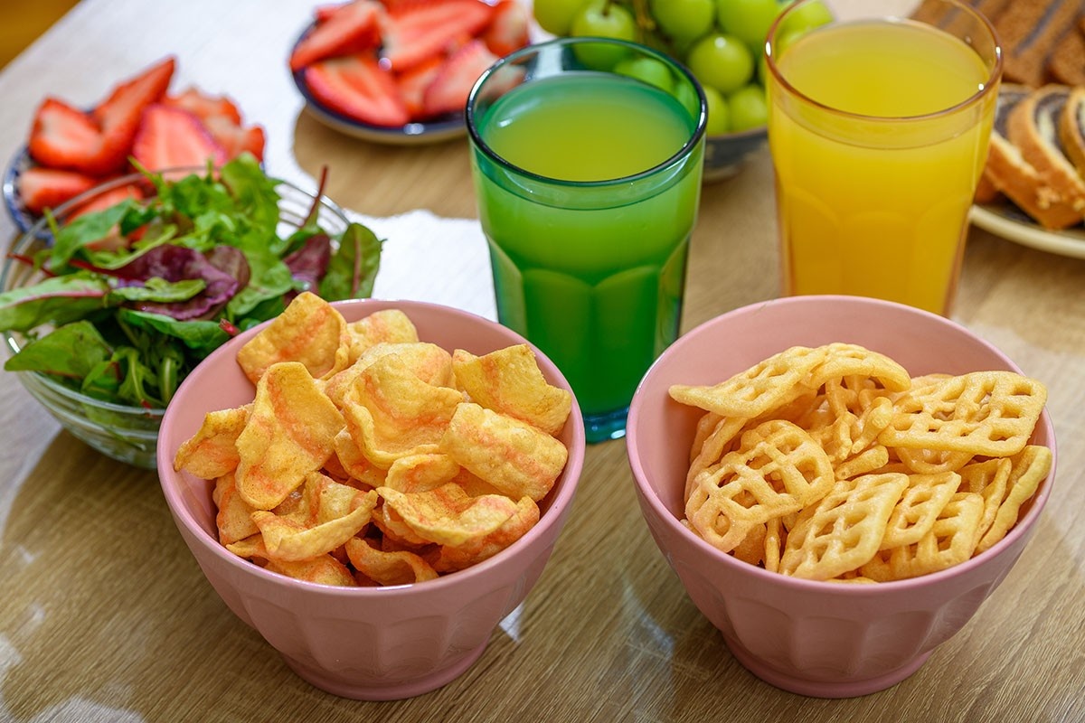 Для такого вечера подойдут легкие закуски. Источник: Shutterstock📷
