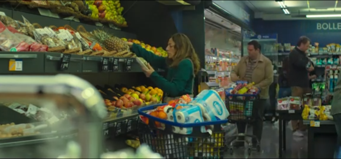 Между тем, люди панически скупают всё, до чего только могут дотянуться (с) Кадр из фильма