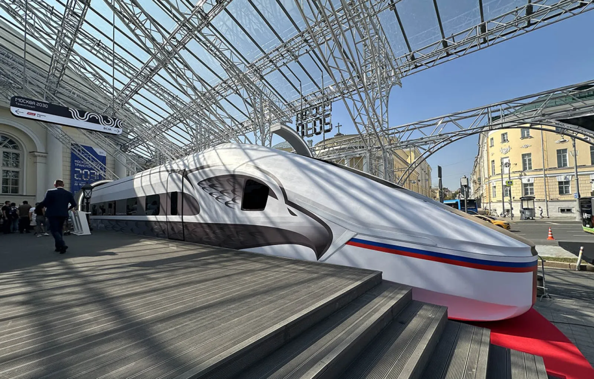 Прототип уже удивил своими стремительными формами. Недалек тот день, когда удивит и скоростью. Фото: Агентство городских новостей «Москва»