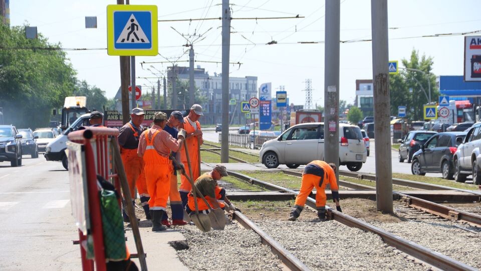    Капитальный ремонт переезда через трамвайные пути на пересечении улиц Попова и Балтийской. Источник: Виталий Барабаш/"Толк"