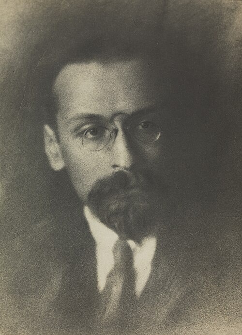 Лев Михайлович Карахан (Левон Микаелович Караханян, 20 января 1889, Тифлис — 20 сентября 1937, Москва) — революционер, советский дипломат