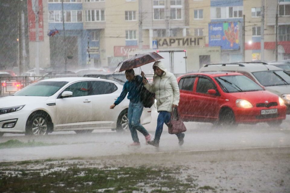    Ливень в Барнауле . Источник: Виталий Барабаш