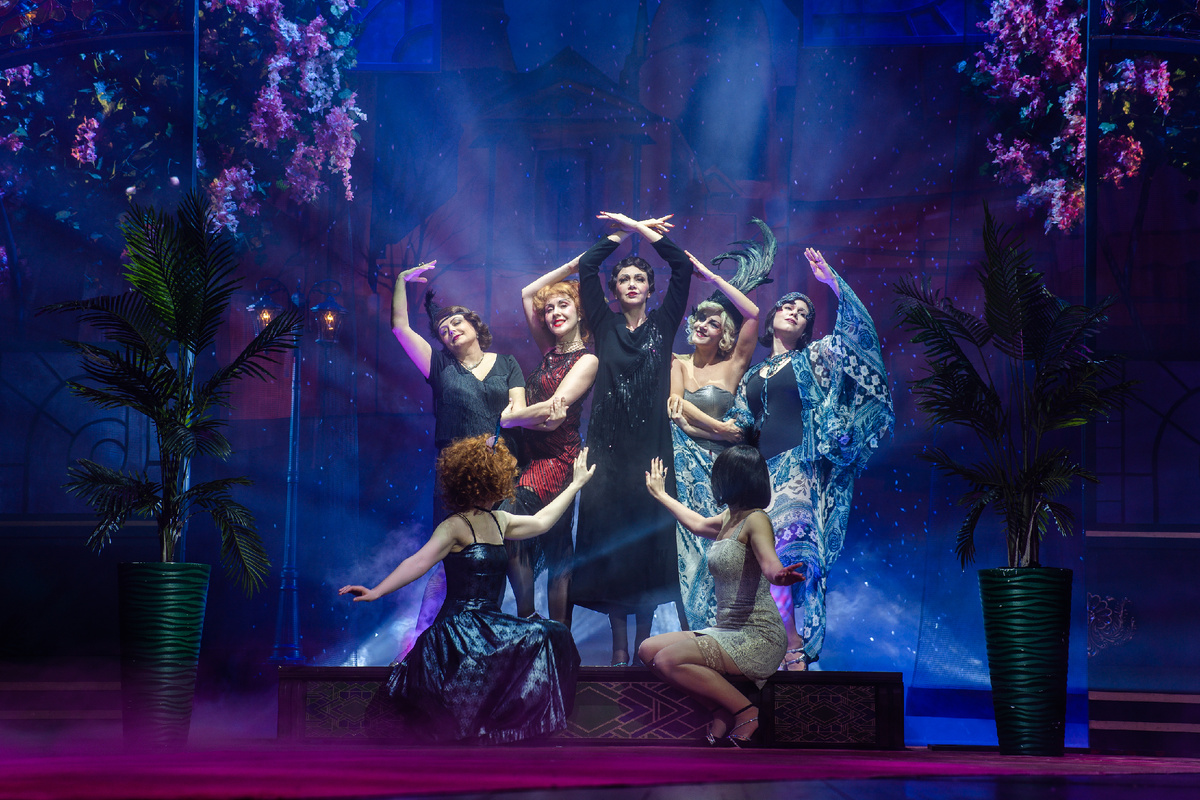 На фото - спектакль "Зойкина квартира", фотограф Е. Чащина