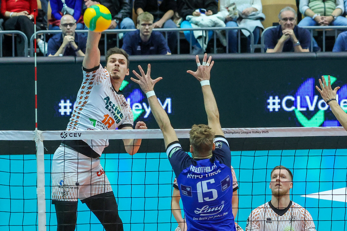    Шкредов в матче квалификации Лиги чемпионов с «Тиролем» / фото: cev.lu