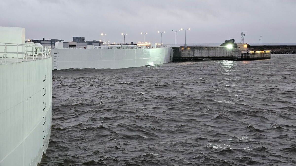     Источник: Комплекс защитных сооружений Санкт-Петербурга от наводнений