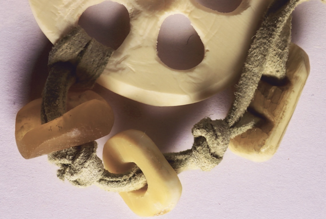 Фрагмент браслета и крепление бусины на нём