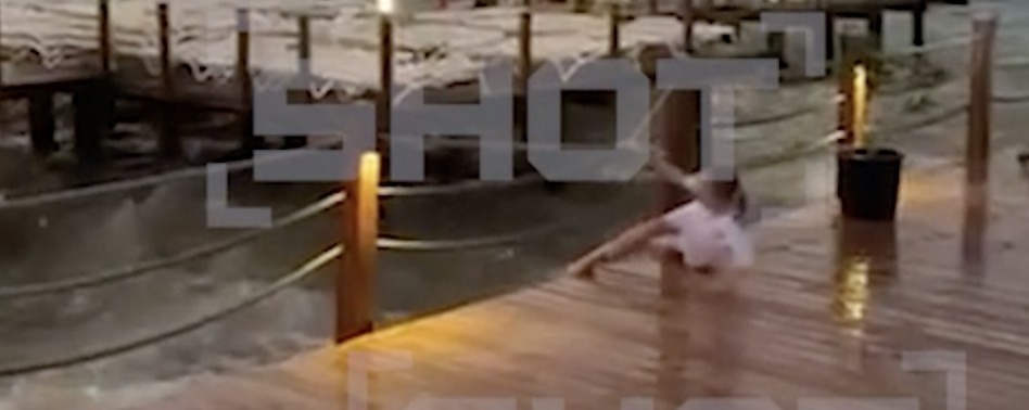 Момент удара током