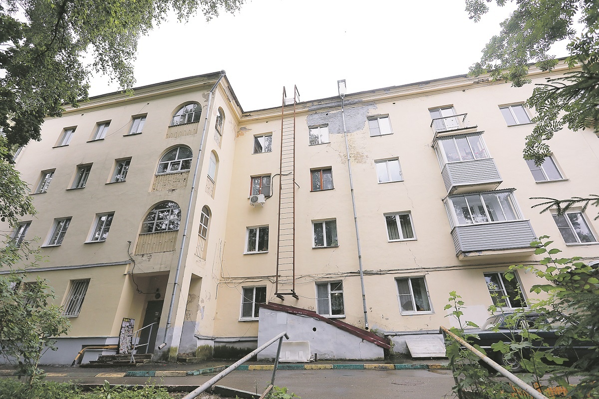    Жильцы боятся выходить на балконы