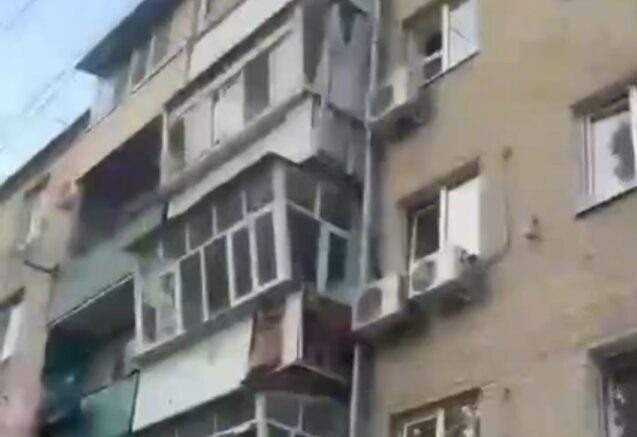    поврежденный дом в Азове / кадр из видео, соцсети