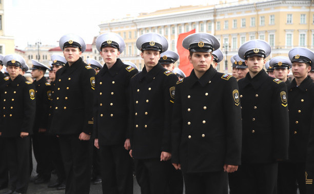 Фото из интернета. Торжественное построение макаровцев.