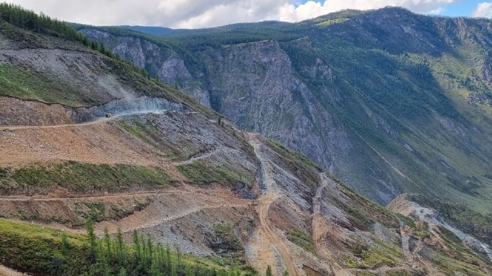   Обустройство серпантина на перевале Кату-Ярык. Источник: Сергей Веселых