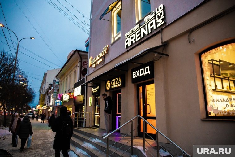    Володин обратился к владельцам магазинов с просьбой сменить вывески с иностранными названиями