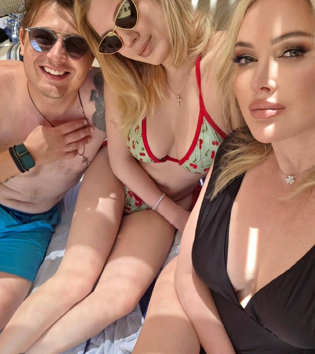    Инна Михайлова, Ева Канчельскис и Андрей Канчельскис. Фото: Инстаграм (запрещён в РФ) @inamikhaylova