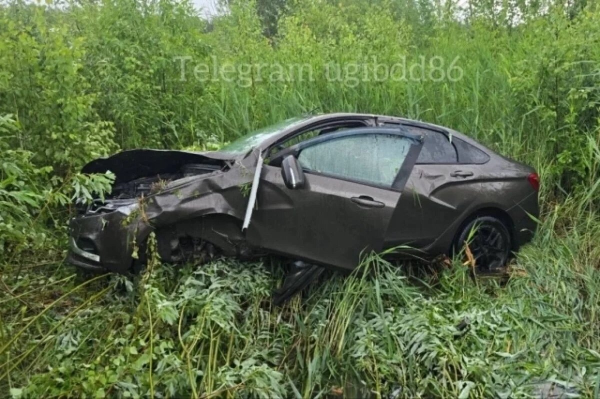    Водитель не справился с управлением, машина съехала в кювет.