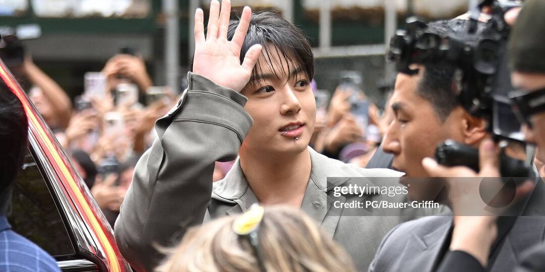 Блистательный выход Чонгука на показе моды в Нью-Йорке 💜