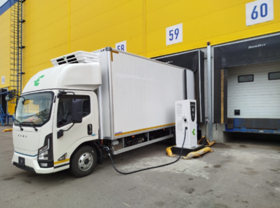 Электрический грузовик Nemo E820 уже задействован в розничных сетях в России.