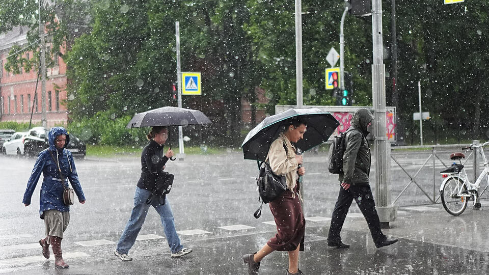     Петербург готовится к первому за 160 лет июльскому наводнению ИЗВЕСТИЯ/Павел Волков