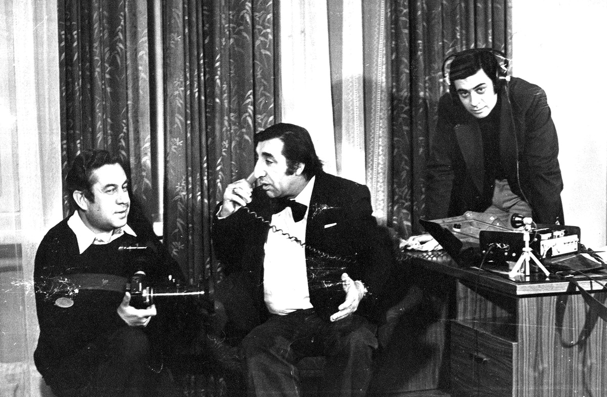    В театре Фрунзик Мкртчян служил до 1988 года. Он принял участие во множестве постановок классических и современных пьес, в том числе «Разлом», «Ревизор», «Ромео и Джульетта». Режиссёр Георгий Данелия считал Мкртчяна лучшим исполнителем роли Сирано де Бержерака / РИА Новости