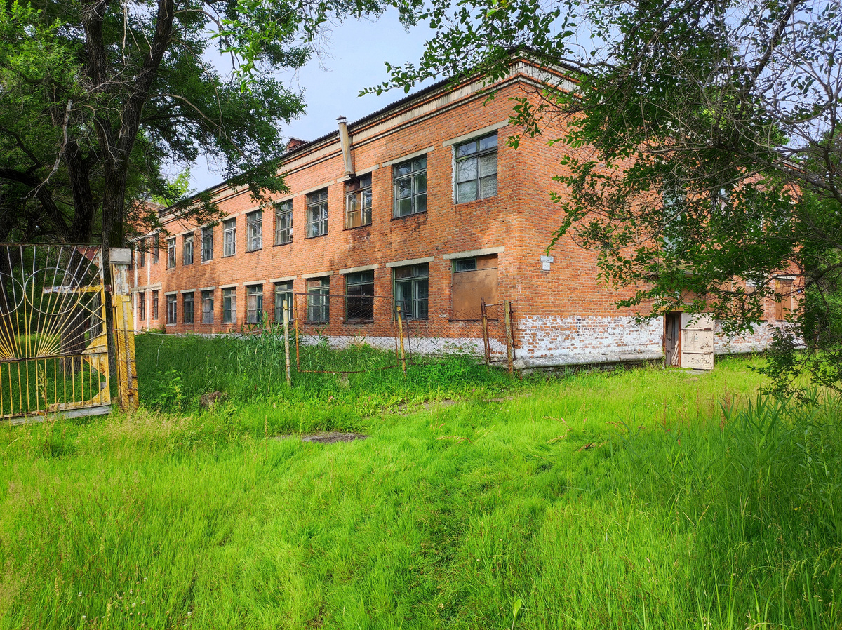 Последние фотографии ещё целого здания, через 20 минут начался снос.