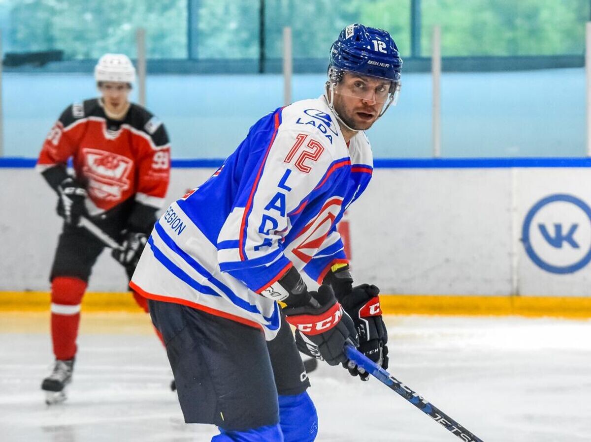    Михаил Фисенко© Фото : Хоккейный клуб "ЛАДА"