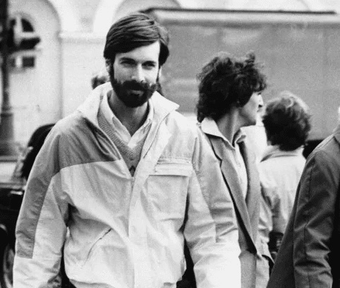 Михаил Евгеньевич Орлов (при рождении Гленн Майкл Соутер). С 1983 года и по середину 1986 года Соутер проходил обучение на получение офицерского звания на военном факультете при университете «Олд Доминион» в Норфолке, и одновременно служил в качестве резервиста на базе ВМС США в том же Норфолке, где занимался обработкой материалов космической разведки.