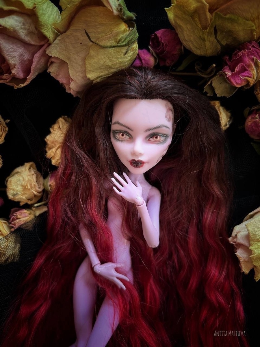 Новое личико куклы. Листай, чтобы увидеть больше фото!