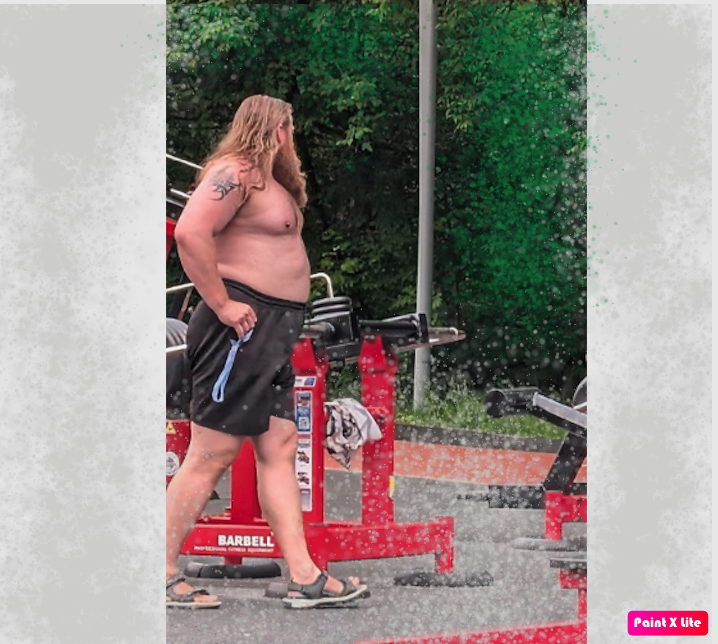 Тепляков на спортивной площадке