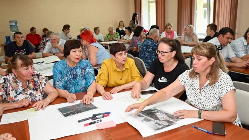     Варианты благоустройства территории в посёлке Южный обсудили на стратегической сессии. Фото предоставлено пресс-службой Администрации Барнаула.