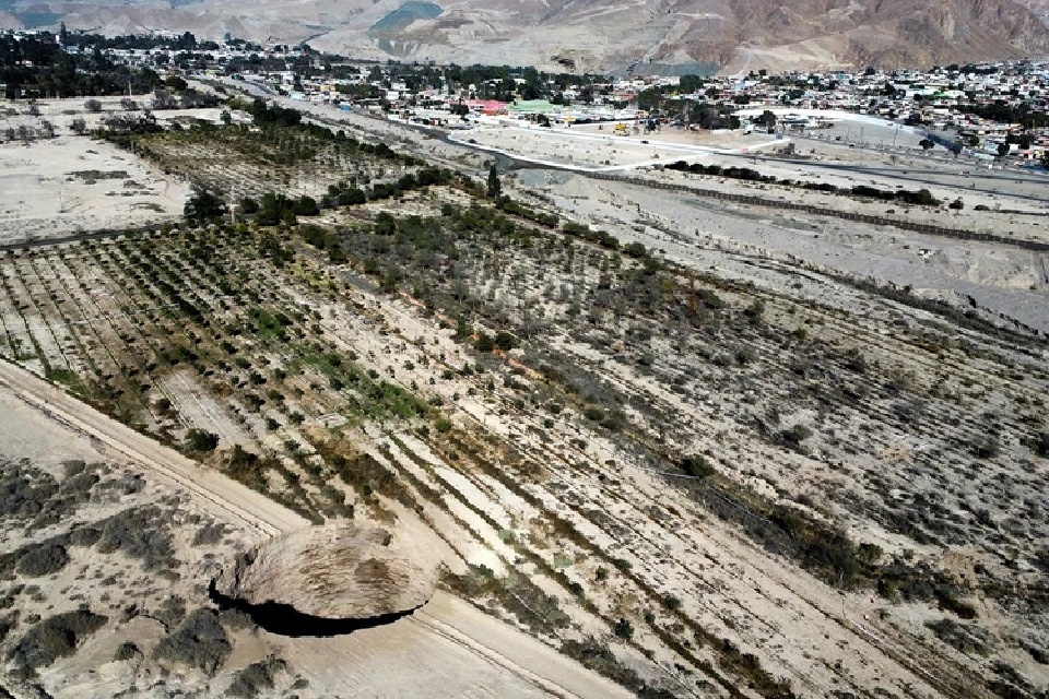 Яма в окрестностях города