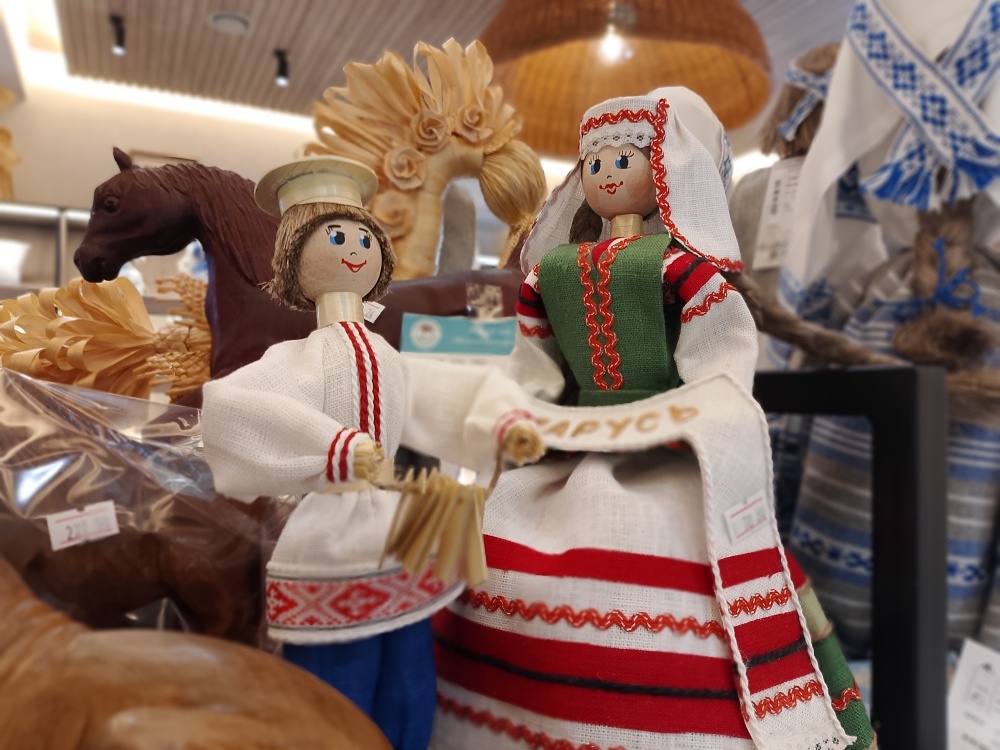 Национальные сувениры в Беловежской Пуще. Фото: Юлия Жемалева.