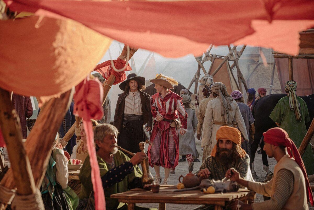 Аристократ Робер Эпинэ (Павел Чинарёв) и наследник свергутой династии Альдо Ракан (Антон Рогачёв) @Кинопоиск