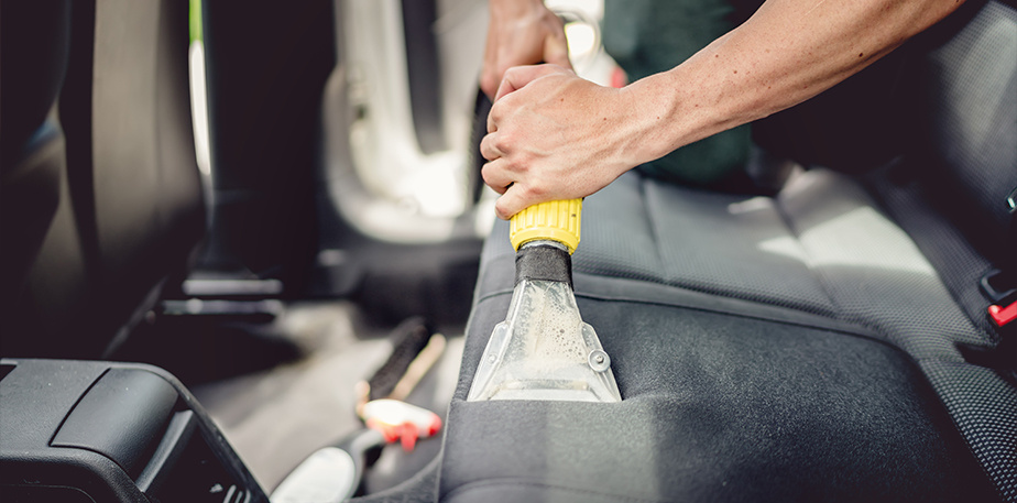 Почему химчистка салона особенно важна, если у вас есть дети