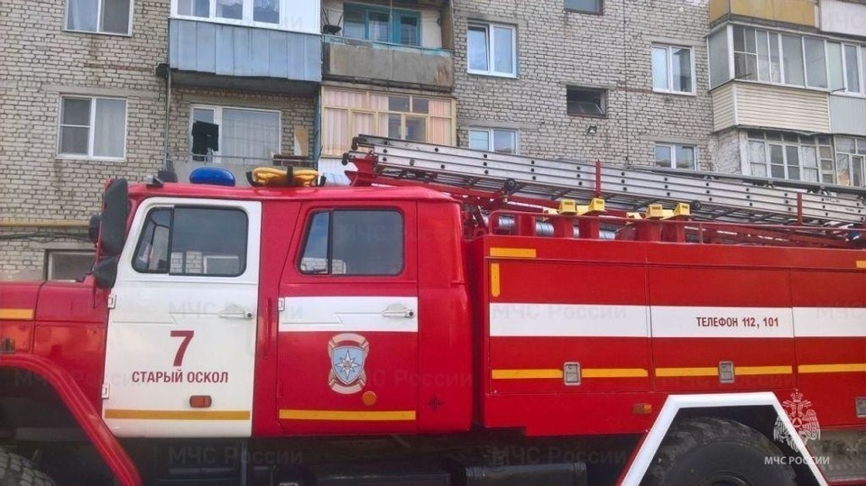    В городе Старый Оскол в микрорайоне Макаренко загорелась квартира на девятом этаже. пресс-служба Главного управления МЧС России по Белгородской области