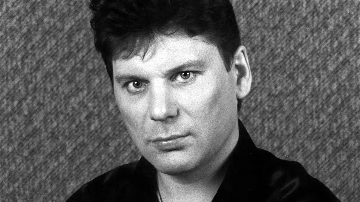 Юрий Николаевич Клинских, также известный как Юрий Хой, — советский и российский рок-музыкант