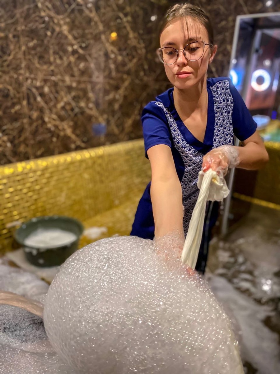 Совет: Обратите внимание на сауны, где соблюдаются строгие стандарты гигиены, например, ежедневная уборка и одноразовые тапочки.