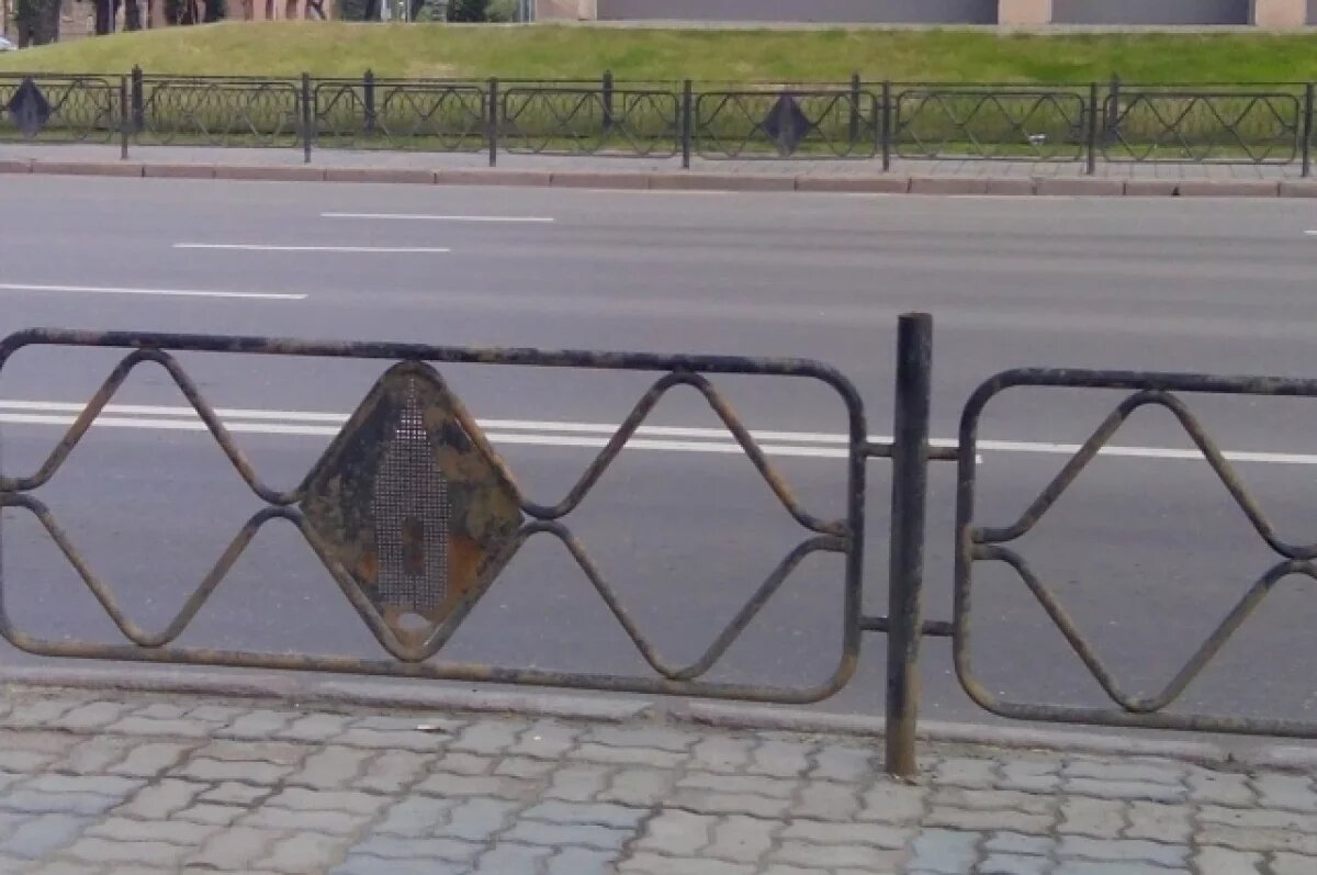    В Сургуте убирают лишние заборы вдоль улиц