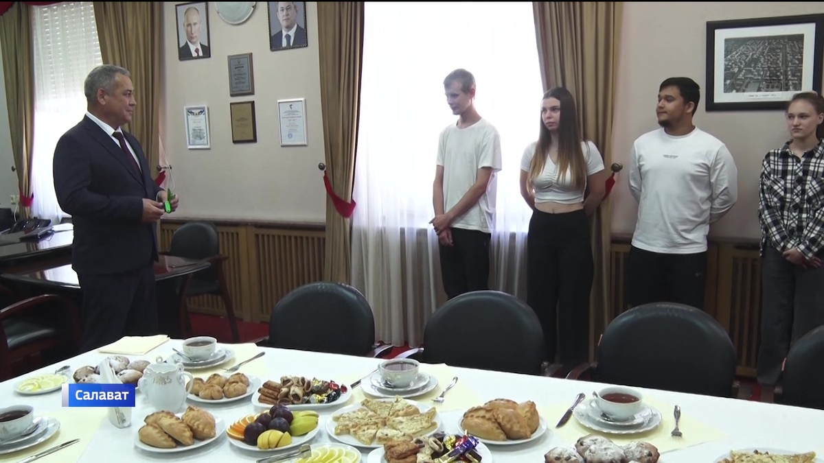    В Салавате сиротам вручили ключи от новых квартир